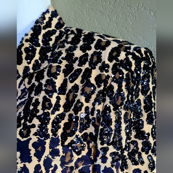 Size 2 Vintage Designer Leopard double-breasted, lined silk sequenced jacket. - Picture 3 of 5